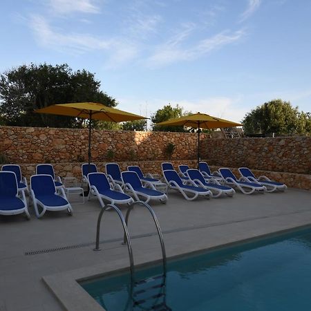 Wileg 4A Luxury Studio Apartment With Shared Swimming Pool. Qala Екстериор снимка